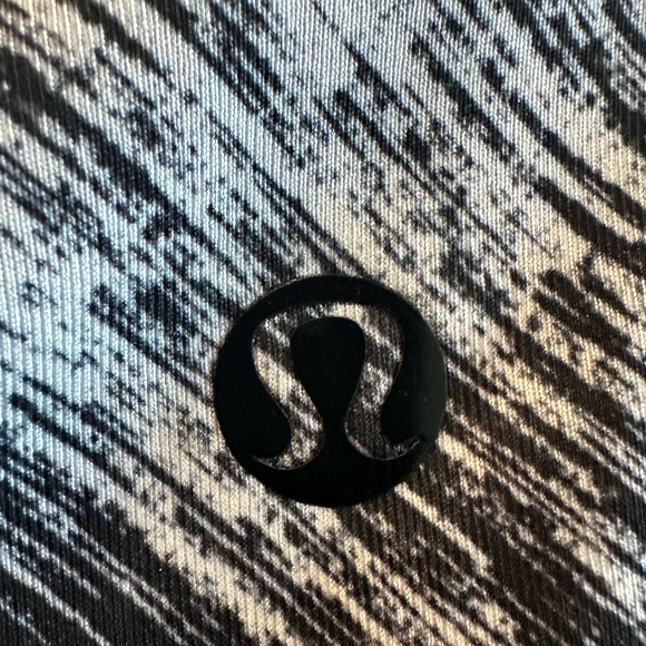 Lululemon Hot to Street Crop Heat Wave White/Black Size 6 - Picture 10 of 11